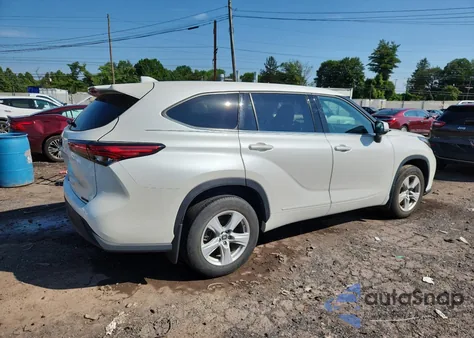 2021 Toyota Highlander L z USA, uszkodzony, nr VIN 5TDBZRBH9MS075076